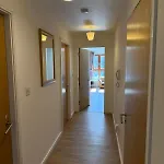 Superb 3-bed Airport Appartement