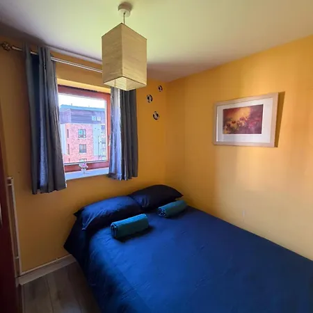 Superb 3-bed Airport Apartament *