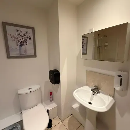 Superb 3-bed Airport Apartament