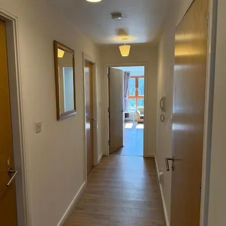 Superb 3-bed Airport Apartament