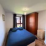 Superb 3-bed Airport דירה *