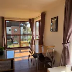 Superb 3-bed Airport דירה