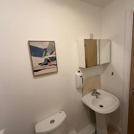 Superb 3-bed Airport *