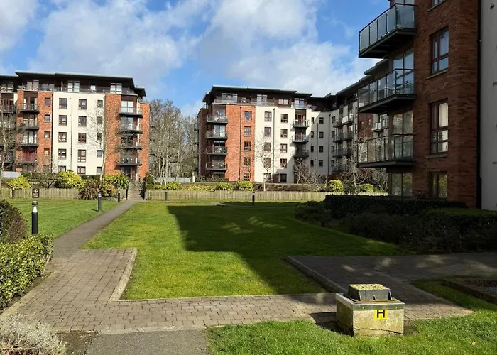 Superb 3-bed Airport *